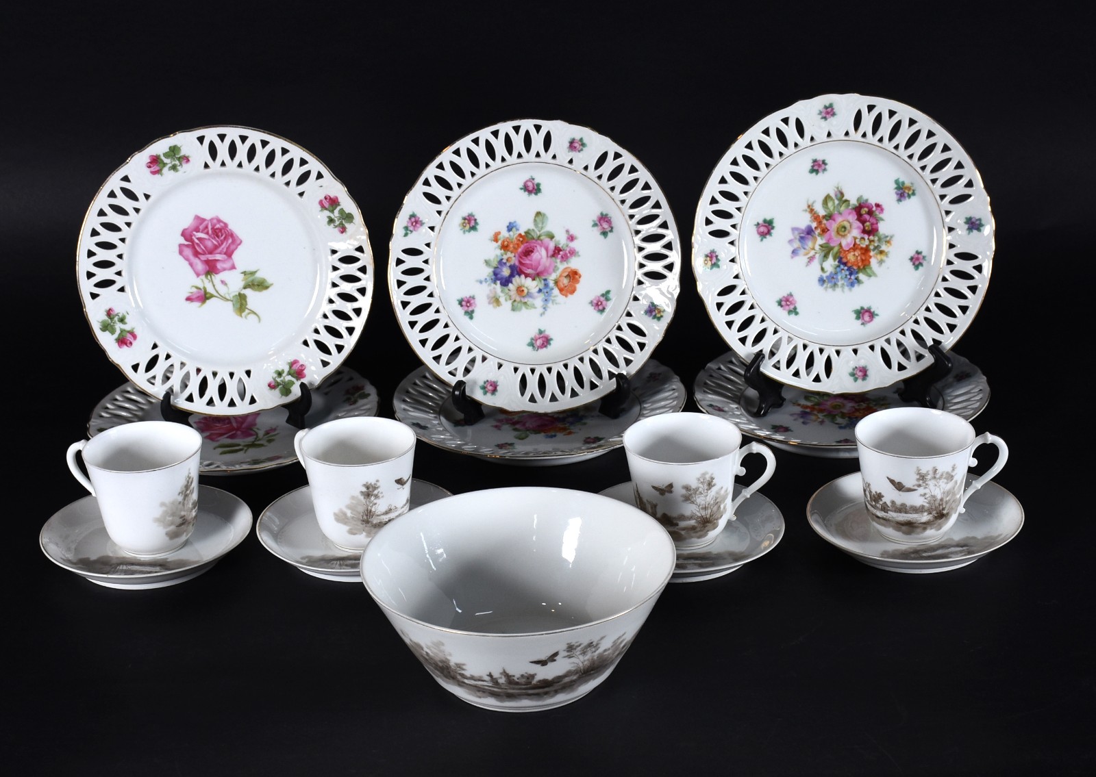 Diversas peças, sendo: 4 xícaras de café com pires, bowl e 6... - foto 1 de 3