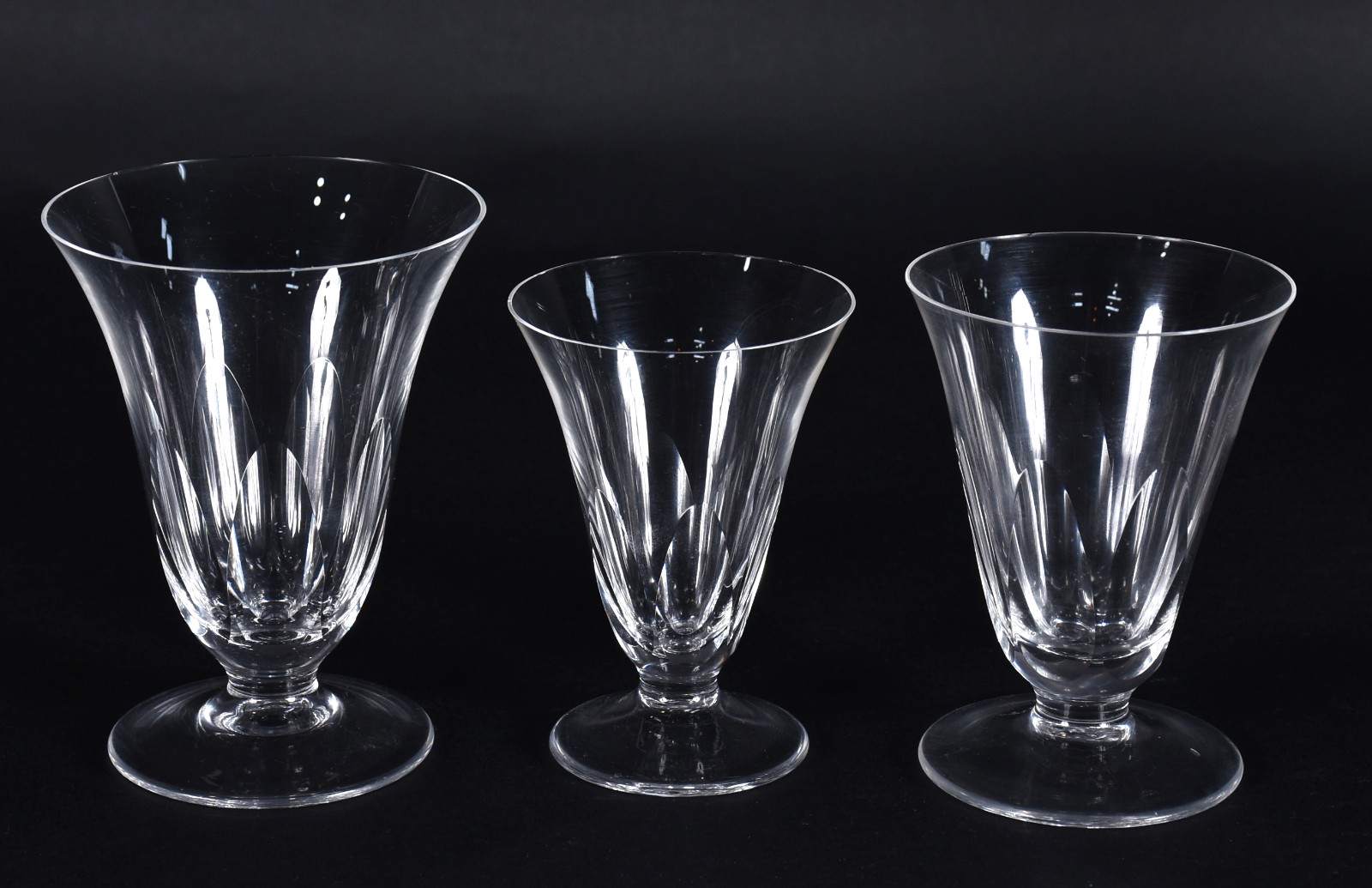 Serviço de cristal facetado composto de: 10 para vinho tinto, 10 para... - foto 3 de 4