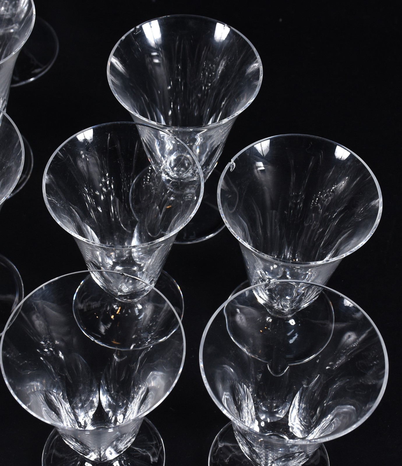 Serviço de cristal facetado composto de: 10 para vinho tinto, 10 para... - foto 4 de 4