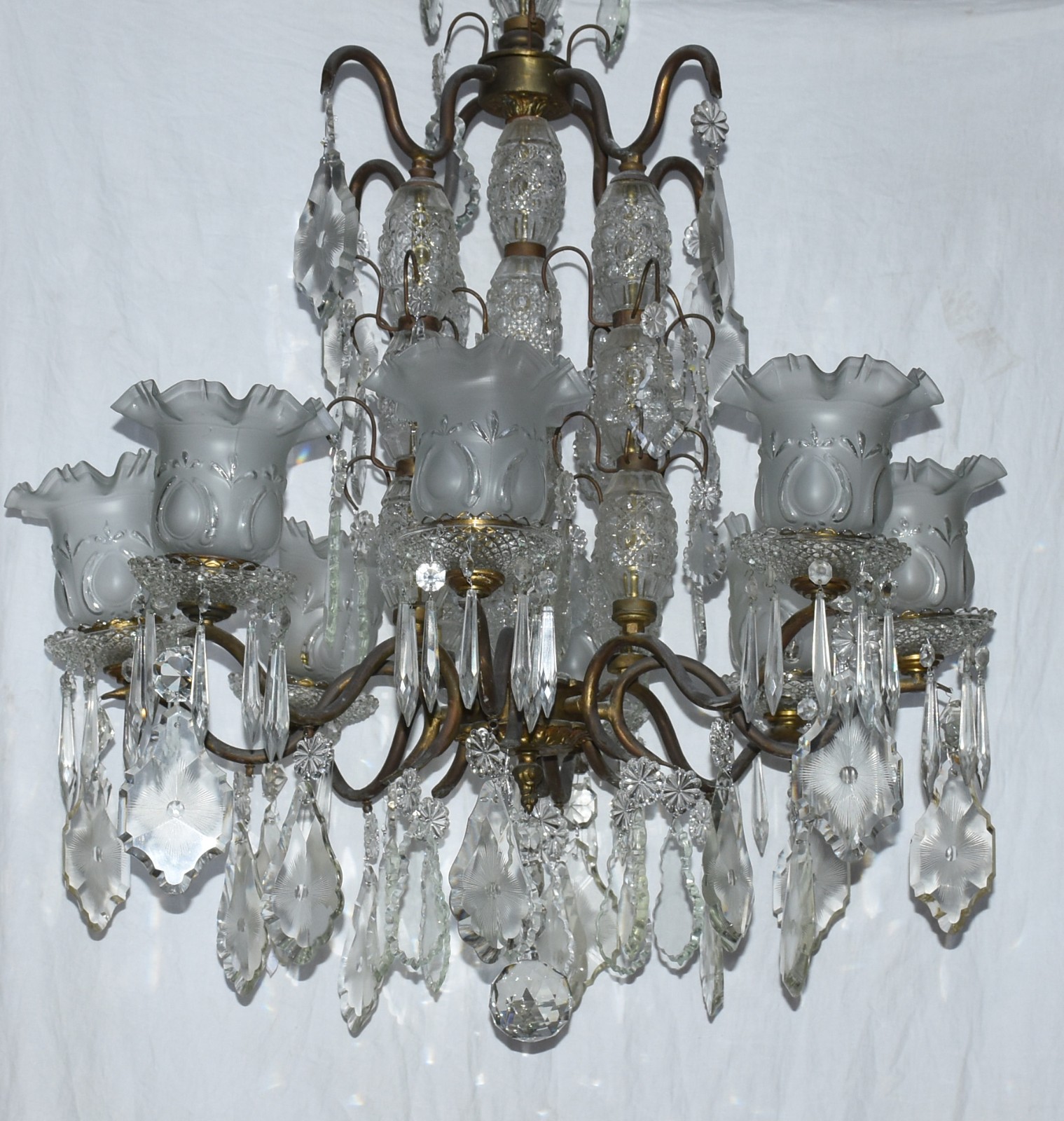 Lustre para 8 luzes com estrutura de metal e pingentes de cristal... - foto 2 de 3