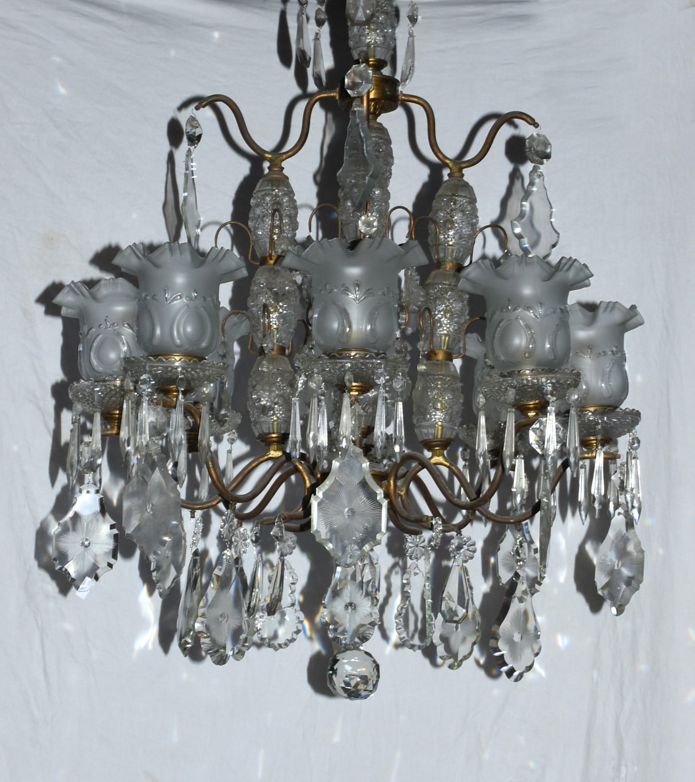 Lustre para 8 luzes com estrutura de metal e pingentes de cristal... - foto 2 de 3