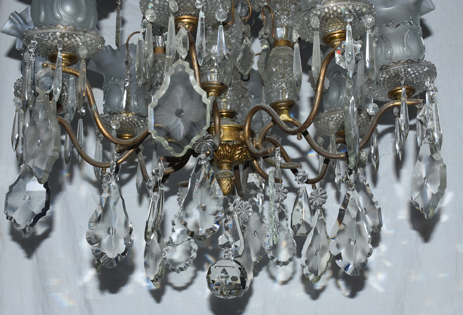 Lustre para 8 luzes com estrutura de metal e pingentes de cristal... - foto 3 de 3