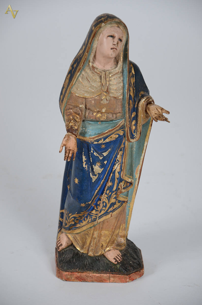 NOSSA SENHORA - Imagem em madeira policromada. Altura: 30 cm