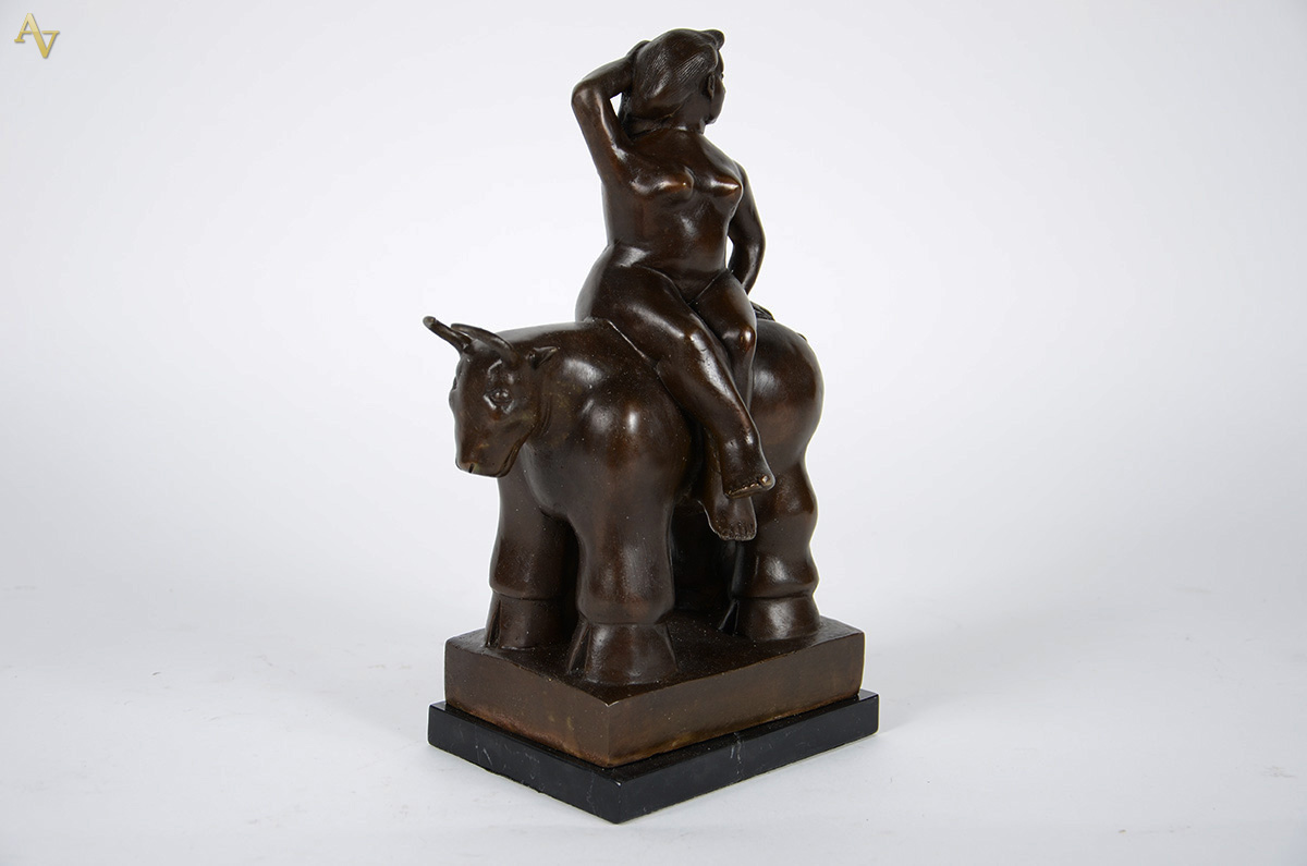 BOTERO - Escultura em bronze representando mulher e touro - base em...