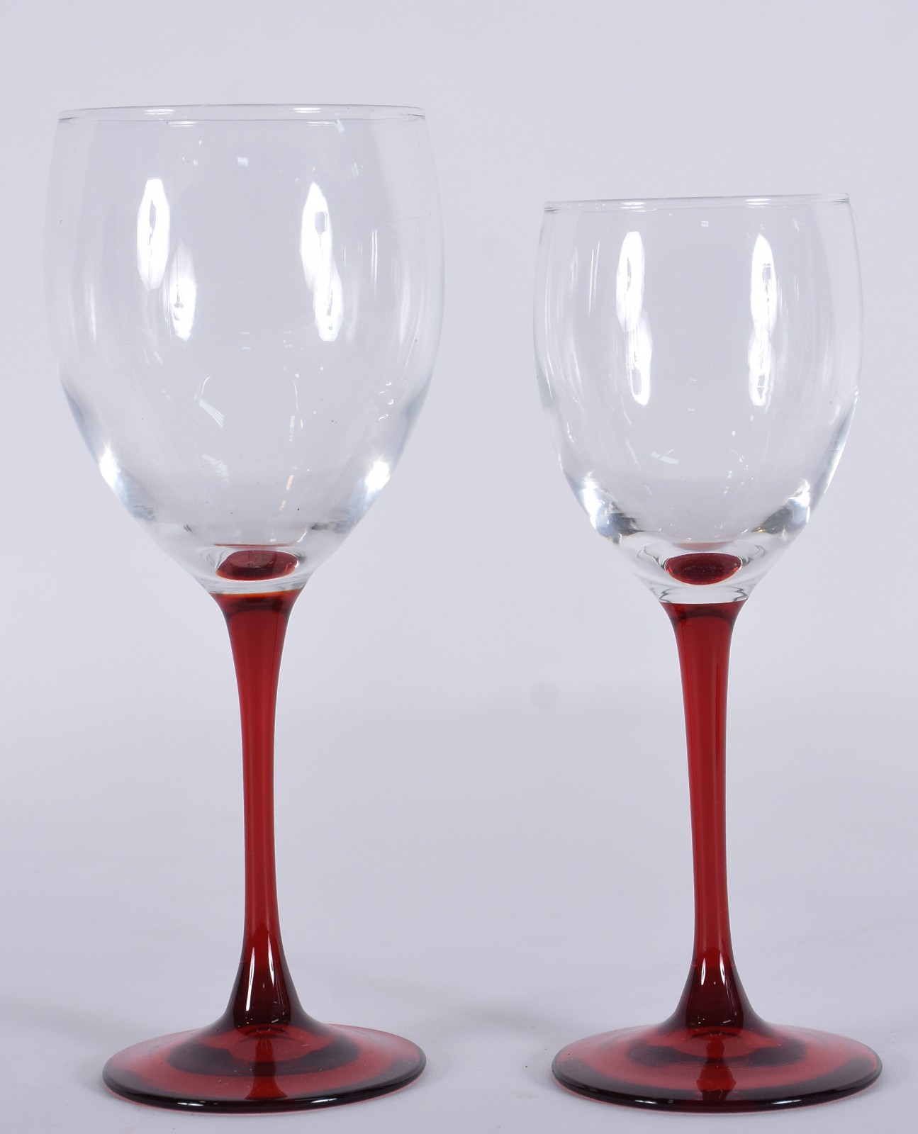 Quinze cálices, sendo: 8 para vinho branco e 7 para vinho tinto... - foto 3 de 3