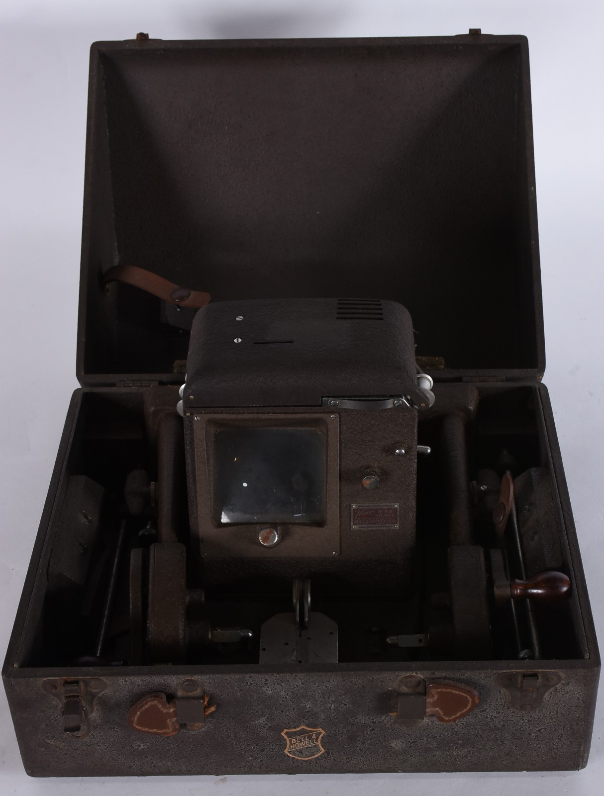 Antiga Máquina filmadora, no estojo. (Com desgastes, no estado). - foto 3 de 5