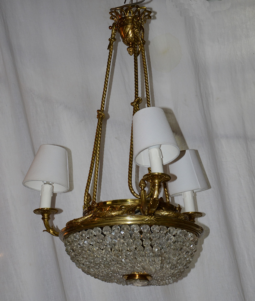 Lustre em cristal com armações em bronze