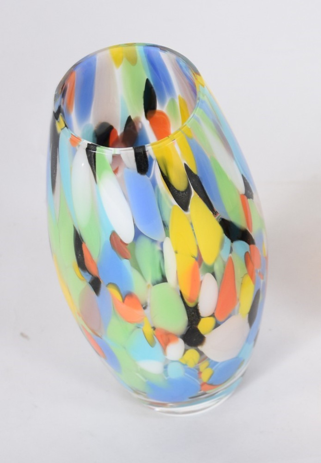 Vaso de vidro decorativo com mesclas coloridas. - foto 2 de 2