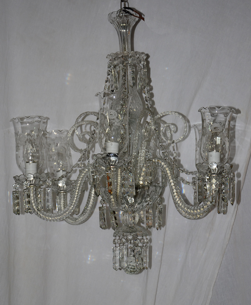Lustre em cristal para 6 luzes com pingentes lapidados e mangas...