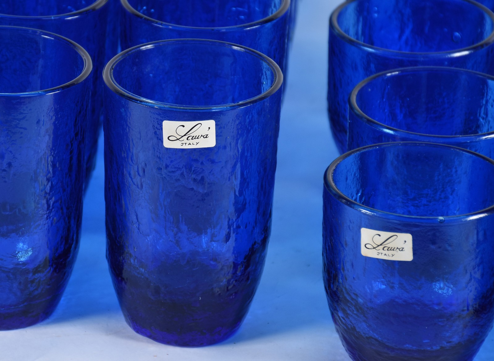 Conjunto de pratos e copos de vidro azul italiano "Laura" composto... - foto 3 de 7