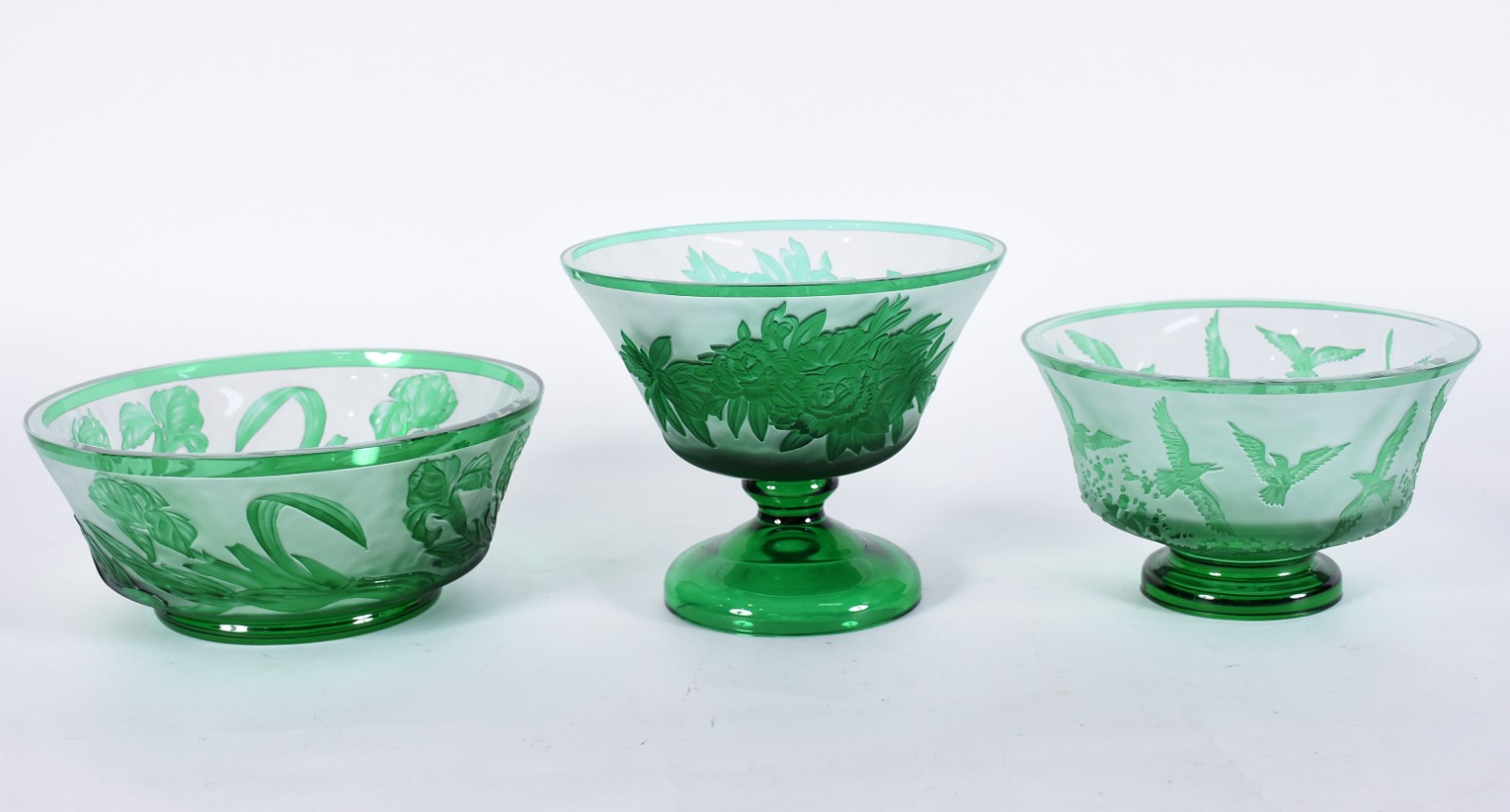Conjunto com 3 bowls de cristal europeu acetinado doublé verde... - foto 1 de 3