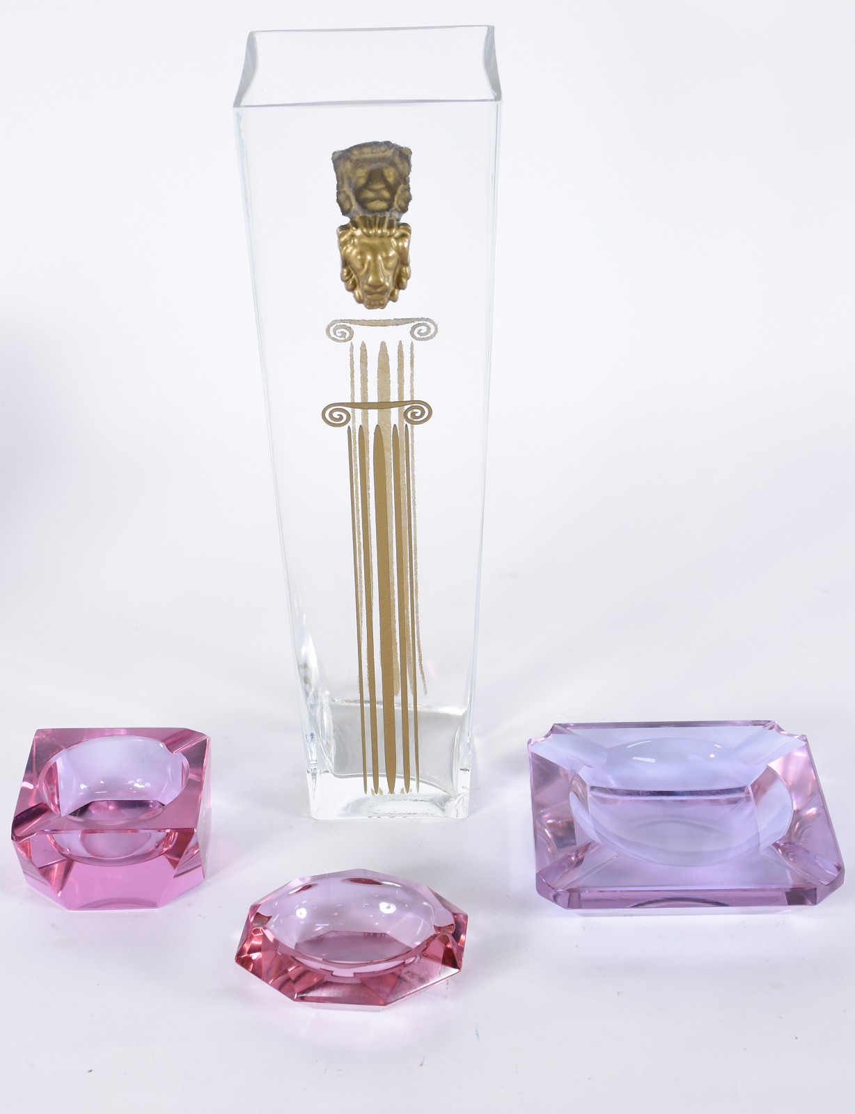 Quatro peças diversas de cristal e vidro, sendo: vaso com detalhes... - foto 1 de 5