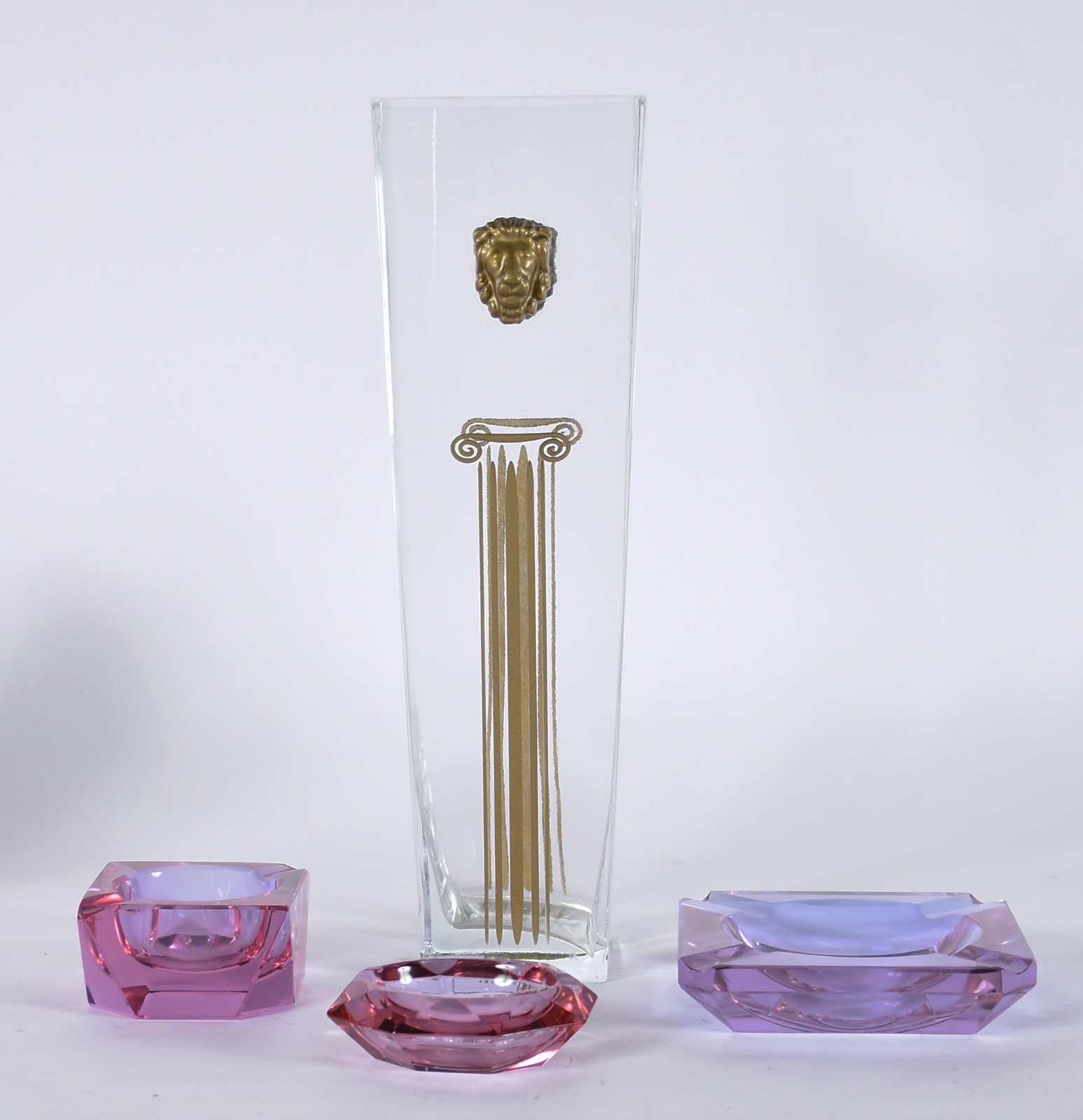 Quatro peças diversas de cristal e vidro, sendo: vaso com detalhes... - foto 2 de 5