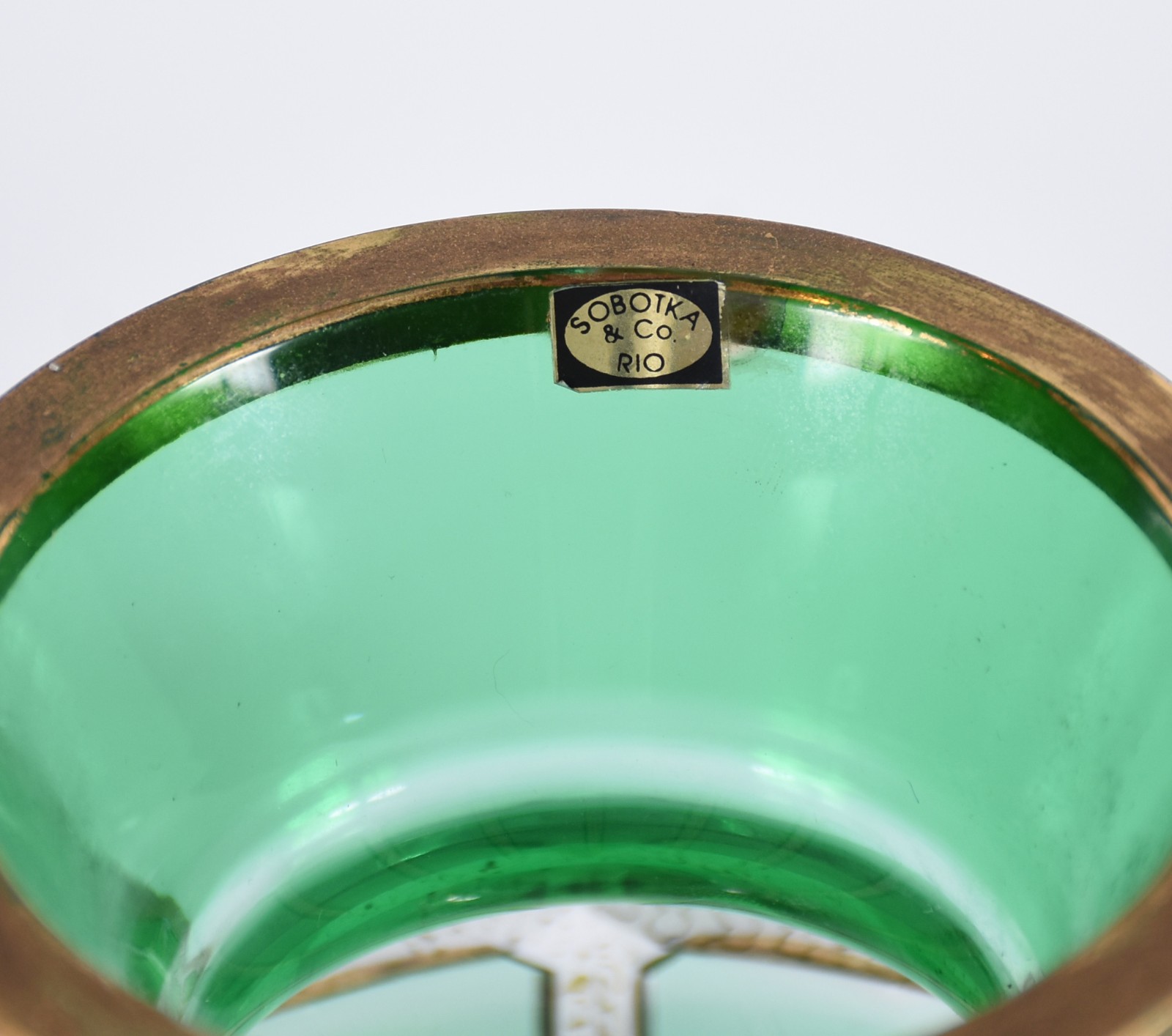 Três peças de cristal da Bohemia doublé verde lapidado com guirlandas... - foto 3 de 5