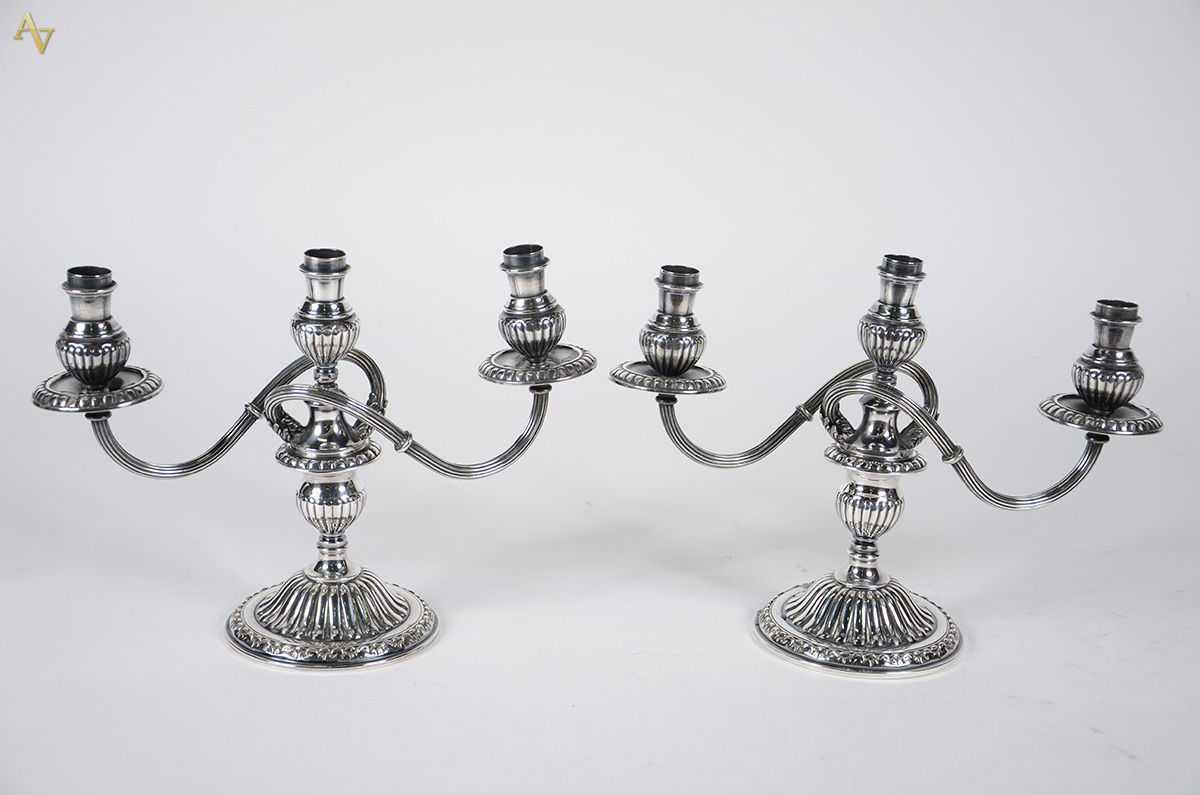 Par de candelabros de prata peruana contrastada, prateiro Camusso...