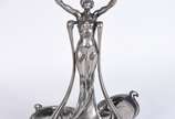 Base de floreira Art Nouveau de metal represent... - Base de floreira Art Nouveau de metal representando figura feminina (rachado na base e amassados).