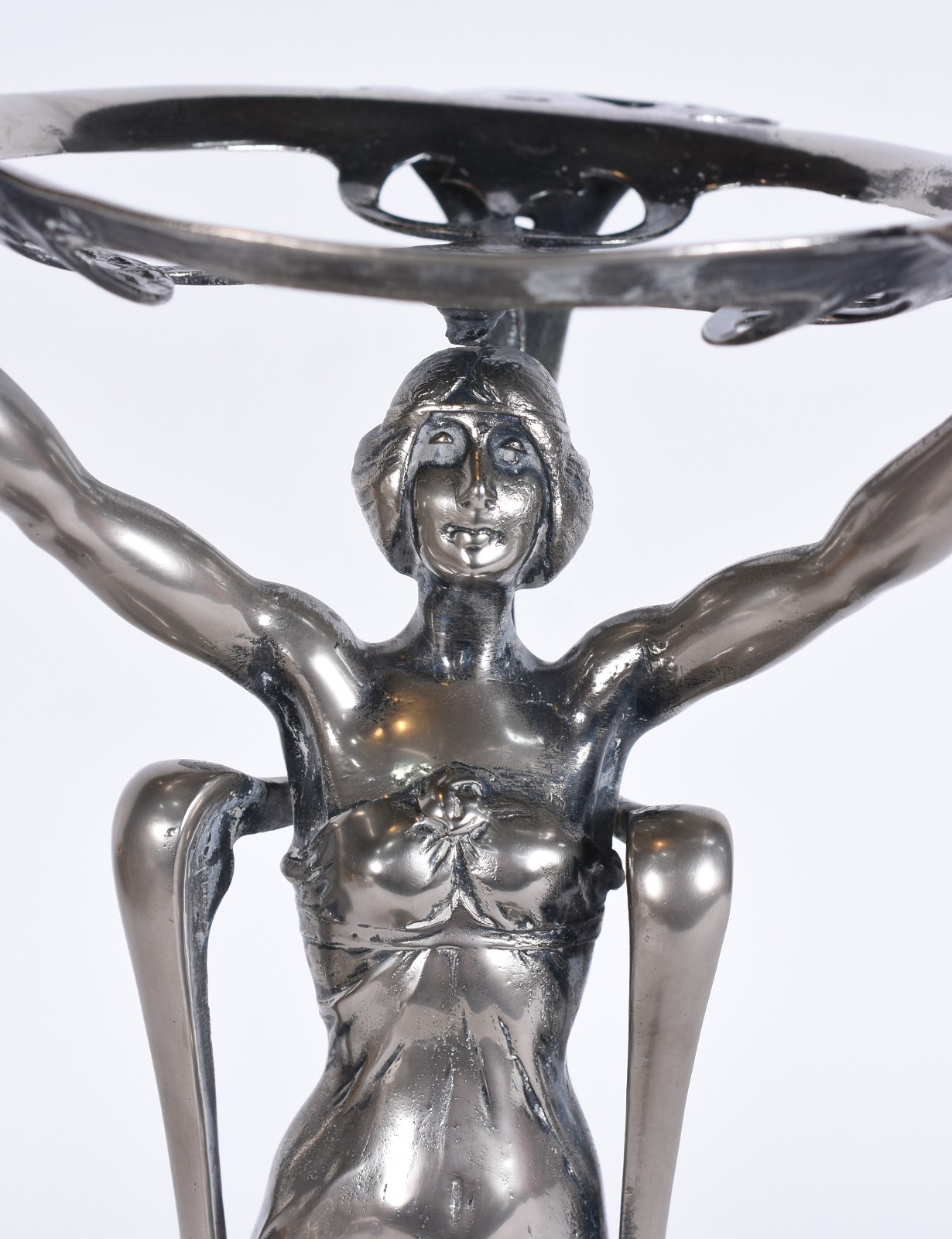 Base de floreira Art Nouveau de metal representando figura feminina... - foto 2 de 7