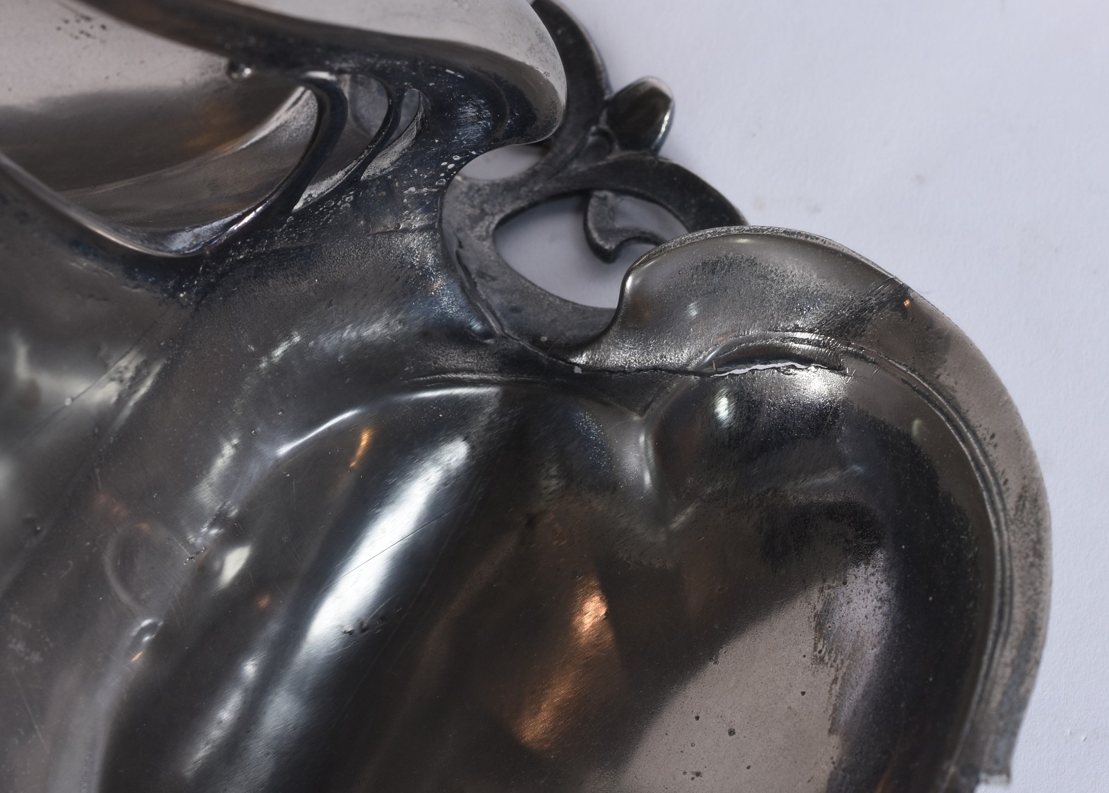 Base de floreira Art Nouveau de metal representando figura feminina... - foto 7 de 7
