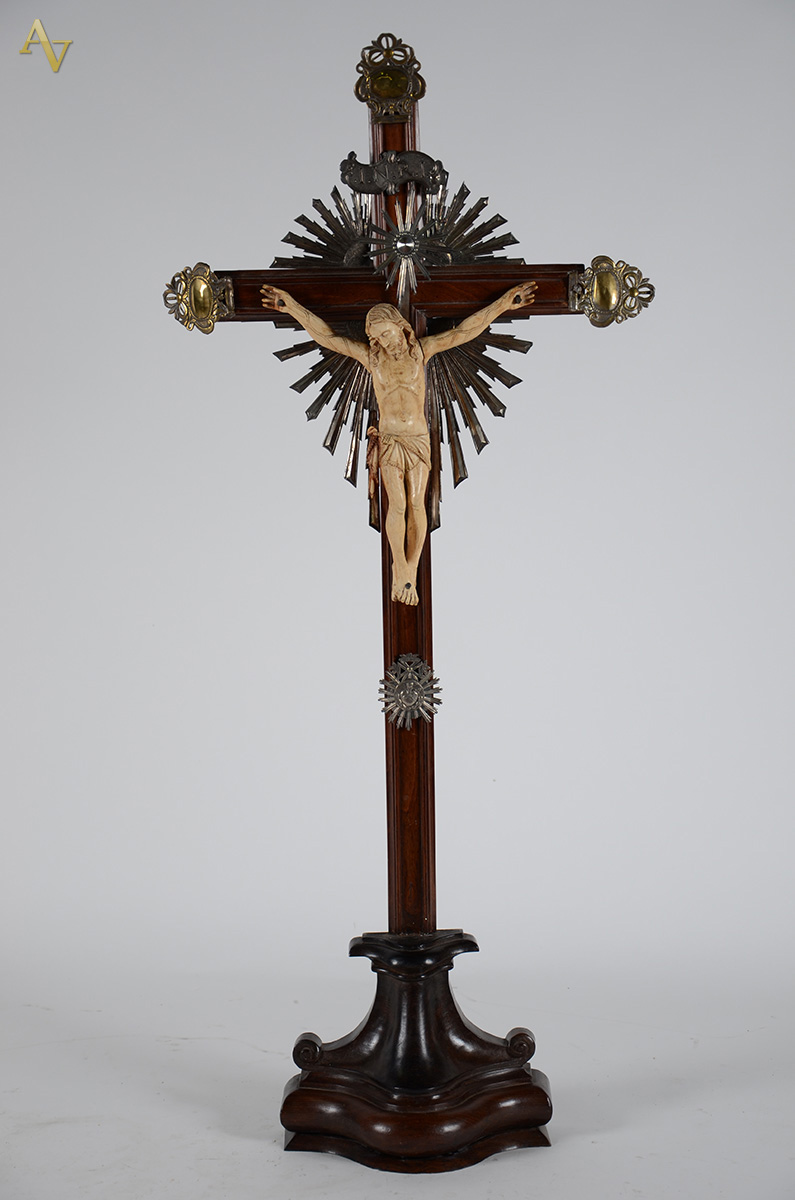 Belíssima imagem de Cristo crucificado em marfim de Goa - Séc. XVIII... - foto 1 de 2