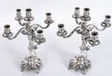 Par de belíssimos candelabros de prata portugue... - Par de belíssimos candelabros de prata portuguesa contraste Águia, para 5 velas cada, bases com figuras de anjos tocheiros.  Peso da prata: 5.55...