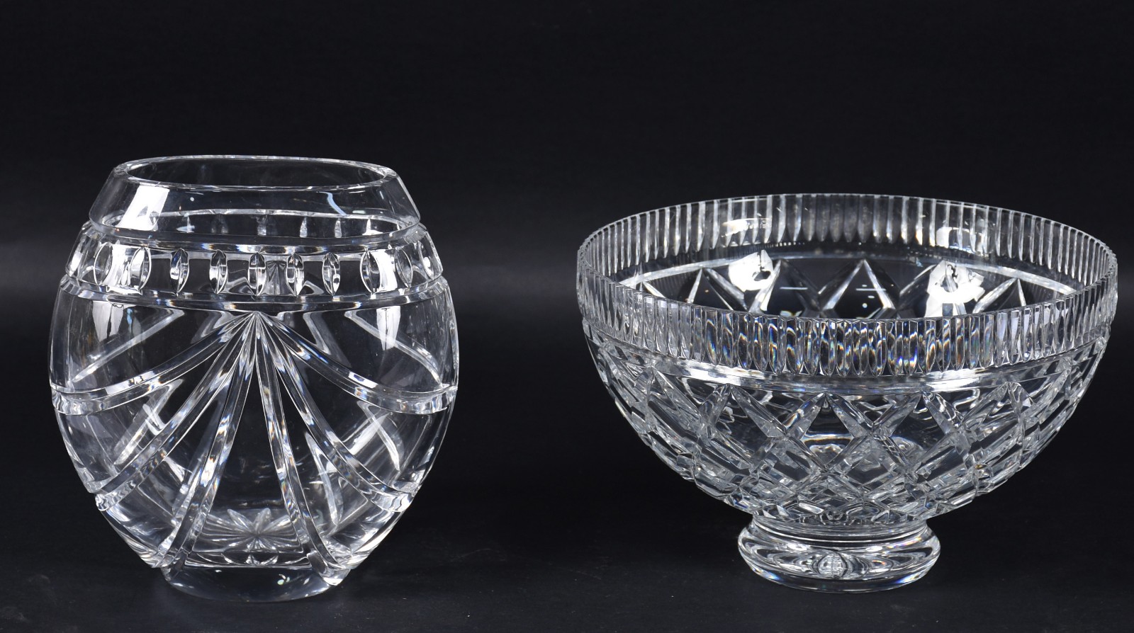 Duas peças de cristal europeu lapidado, sendo: saladeira redonda e... - foto 1 de 3