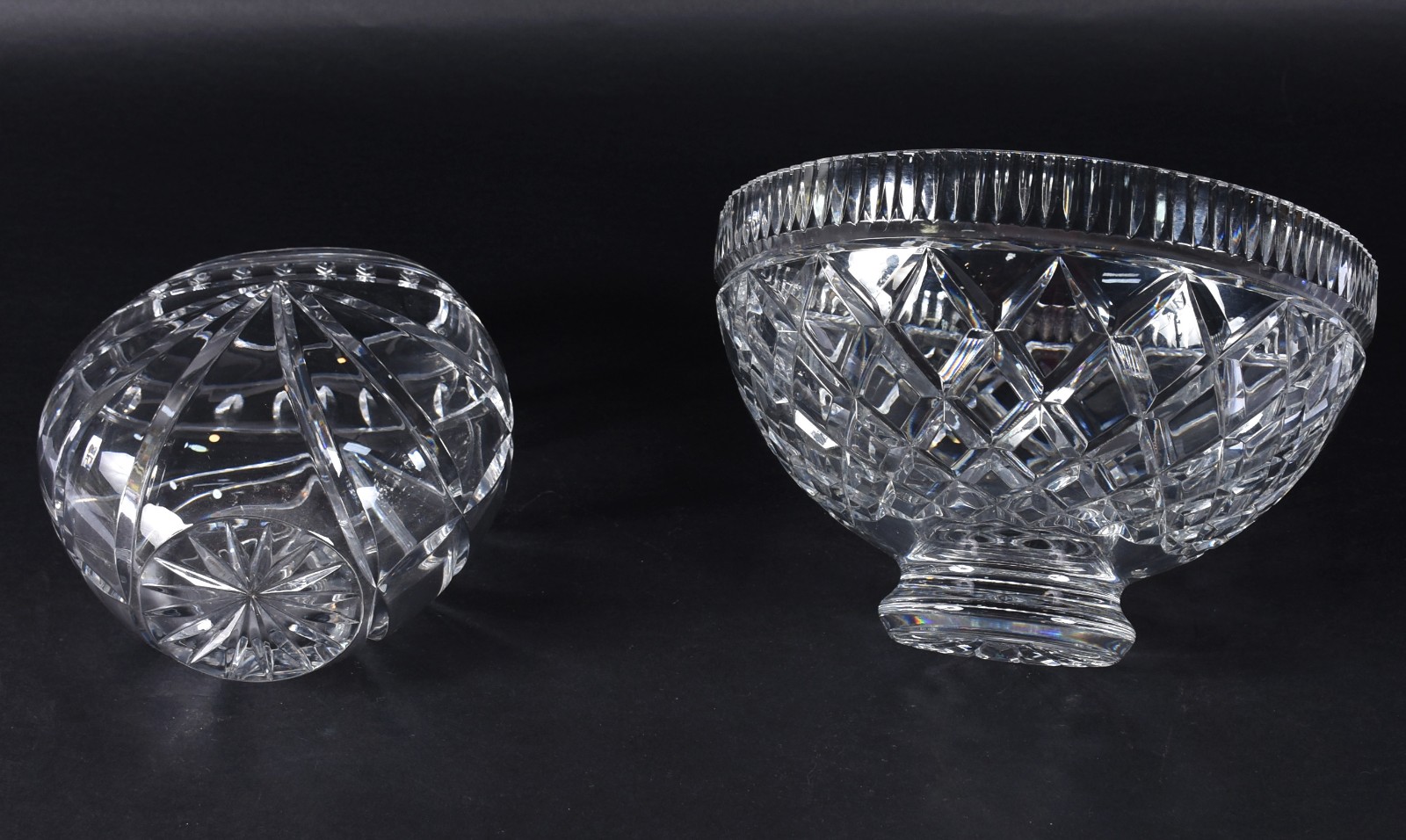 Duas peças de cristal europeu lapidado, sendo: saladeira redonda e... - foto 3 de 3