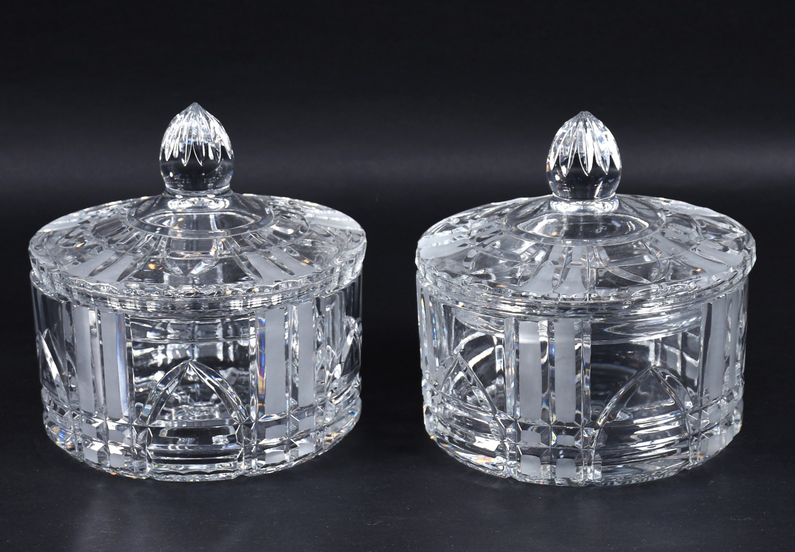 Duas bombonieres de cristal tcheco lapidado. - foto 1 de 3
