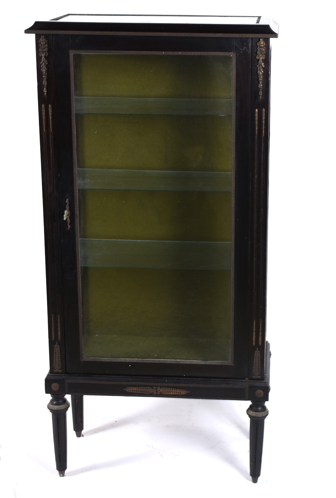 Vitrine de madeira nobre com porta e laterais de vidro, prateleiras... - foto 2 de 4