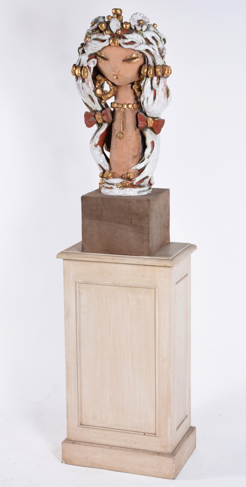 Estatueta representando Figura feminina de cerâmica vitrificada... - foto 1 de 6