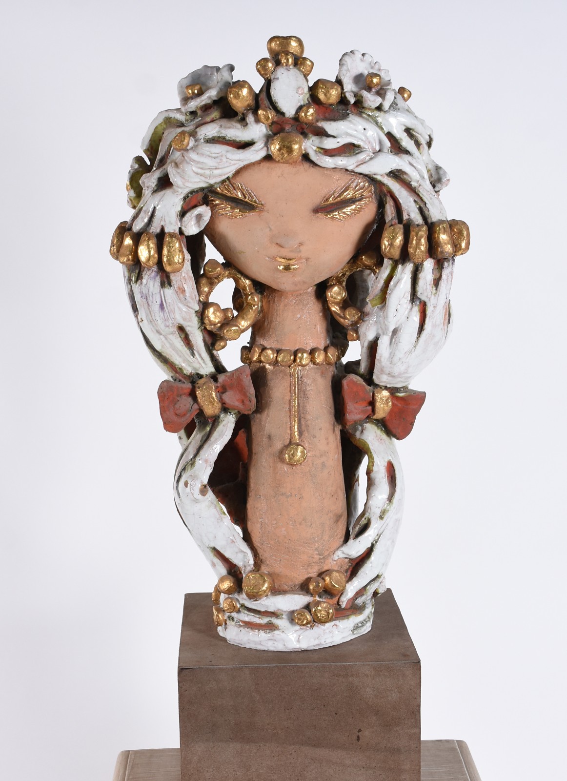 Estatueta representando Figura feminina de cerâmica vitrificada... - foto 2 de 6