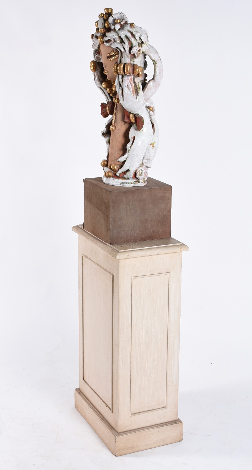Estatueta representando Figura feminina de cerâmica vitrificada... - foto 3 de 6