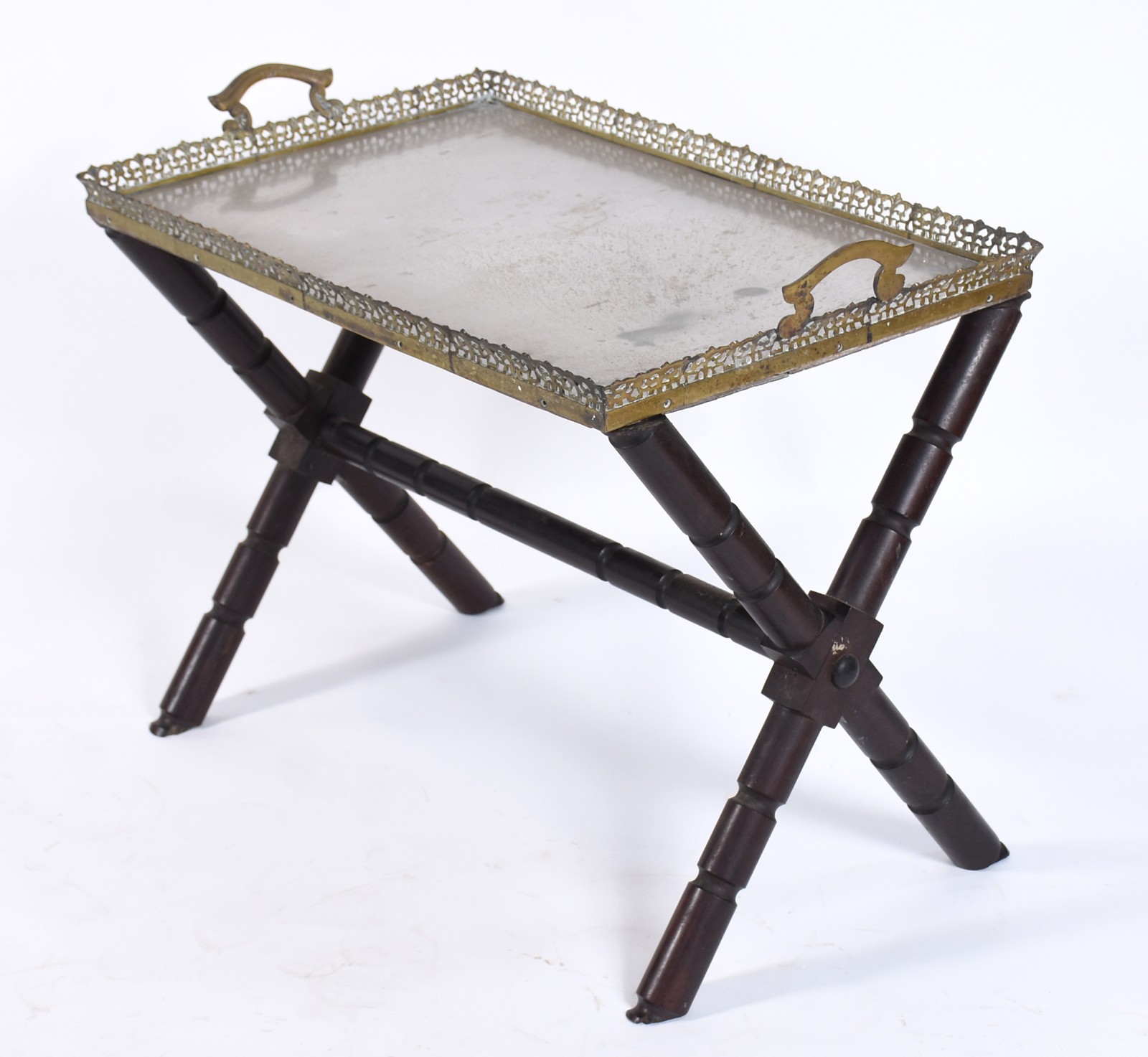 Mesa cavalete com base de madeira e tabuleiro de metal com alças e... - foto 1 de 9