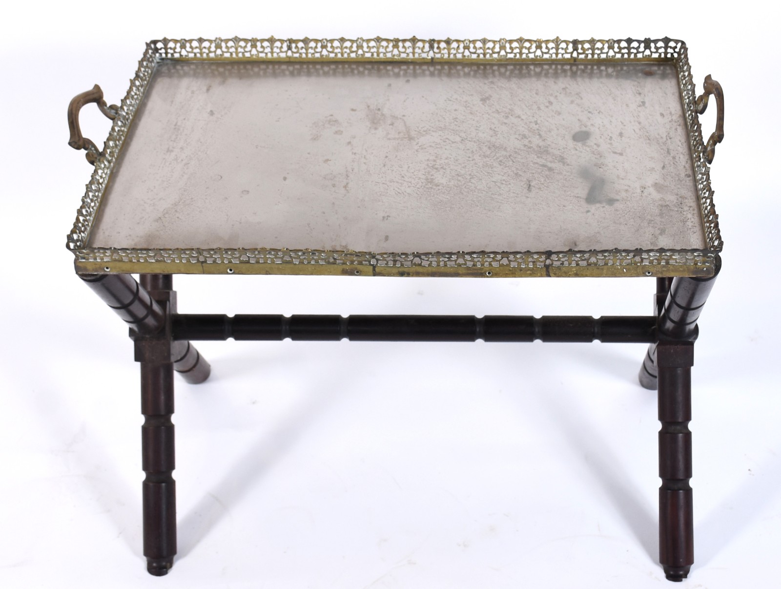 Mesa cavalete com base de madeira e tabuleiro de metal com alças e... - foto 2 de 9