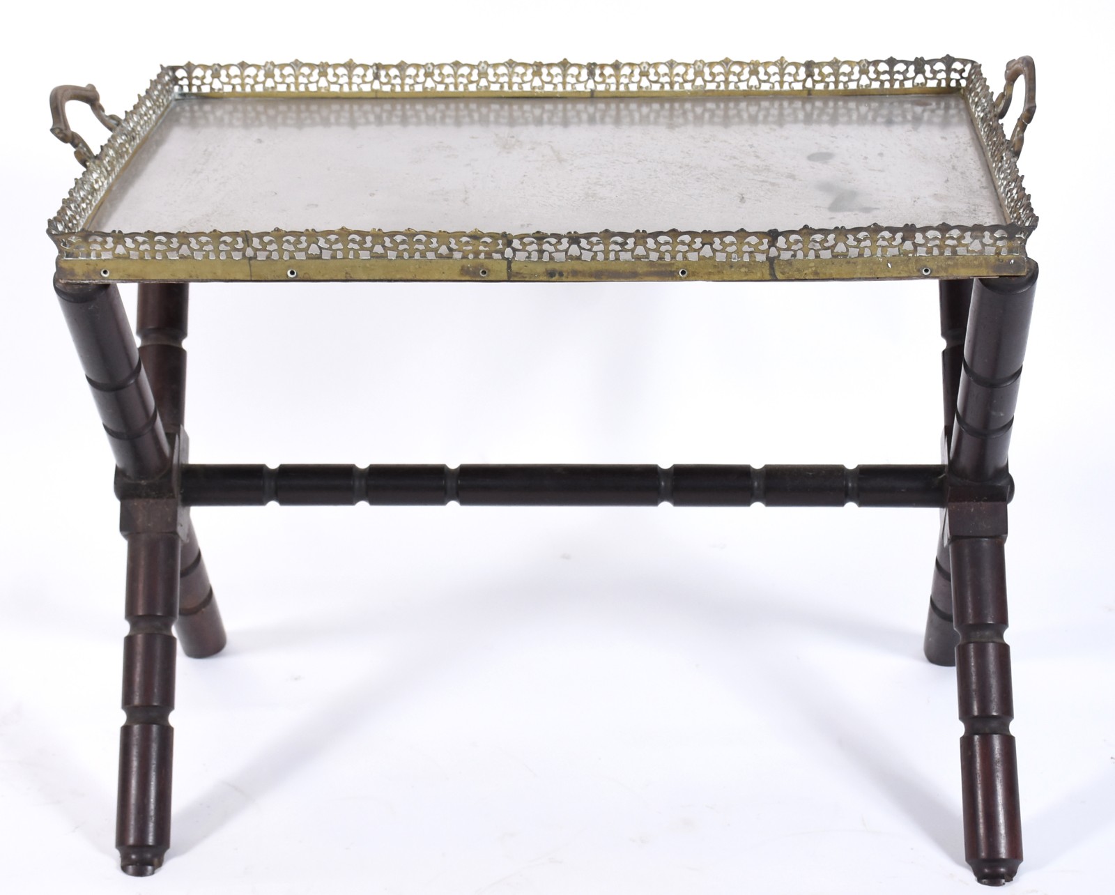 Mesa cavalete com base de madeira e tabuleiro de metal com alças e... - foto 3 de 9