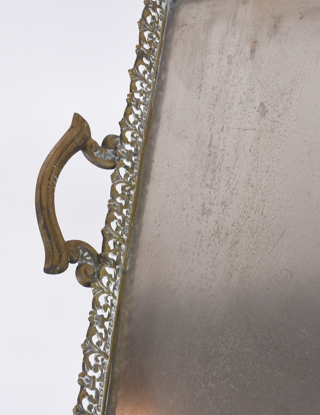 Mesa cavalete com base de madeira e tabuleiro de metal com alças e... - foto 5 de 9