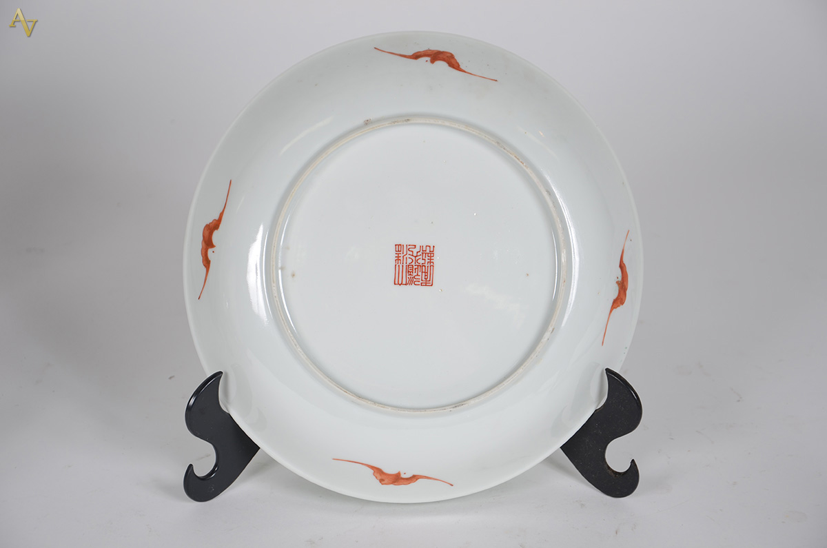 Seis pratos em porcelana chinesa, fundo verde com 5 medalhões com... - foto 2 de 2