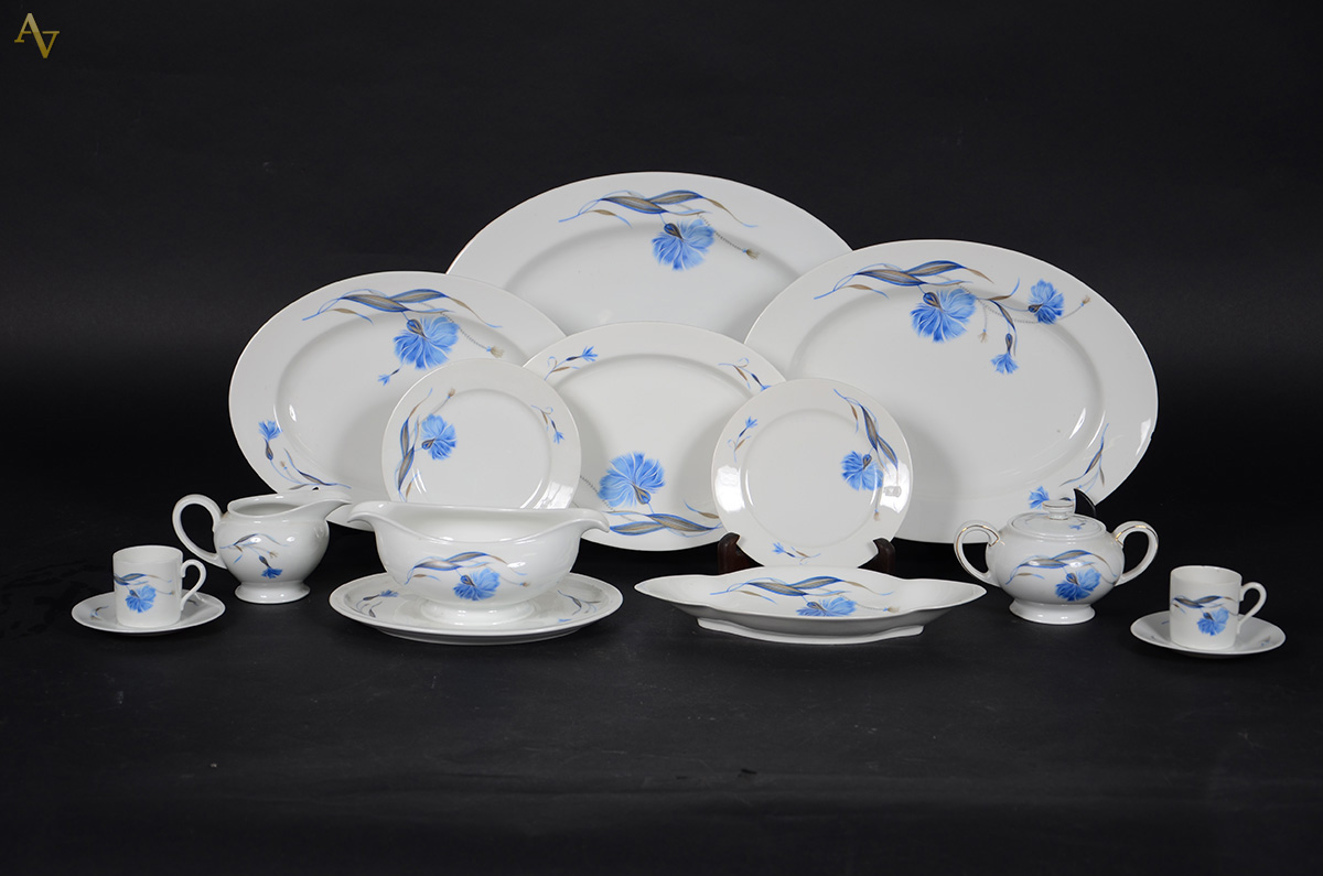 Aparelho de jantar em porcelana ROZENTHAL decorado com flores em... - foto 1 de 2