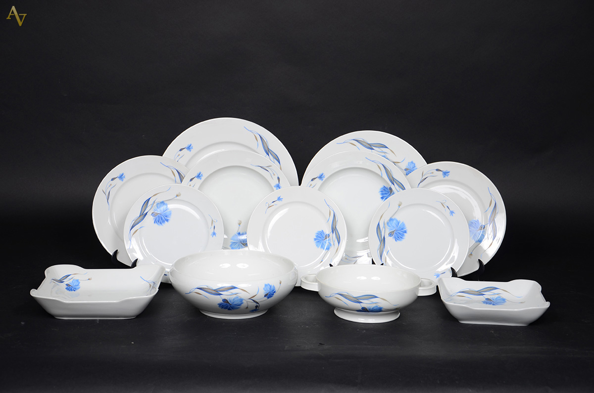 Aparelho de jantar em porcelana ROZENTHAL decorado com flores em... - foto 2 de 2