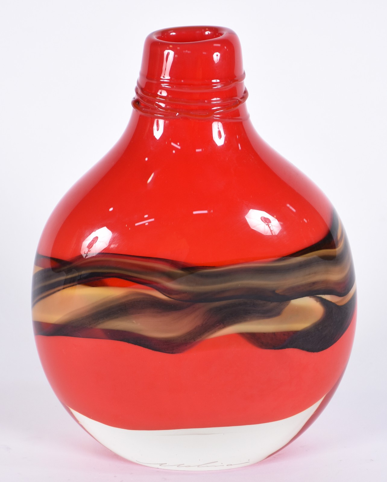 Vaso decorativo de vidro na cor vermelha. Assinado. - foto 1 de 5