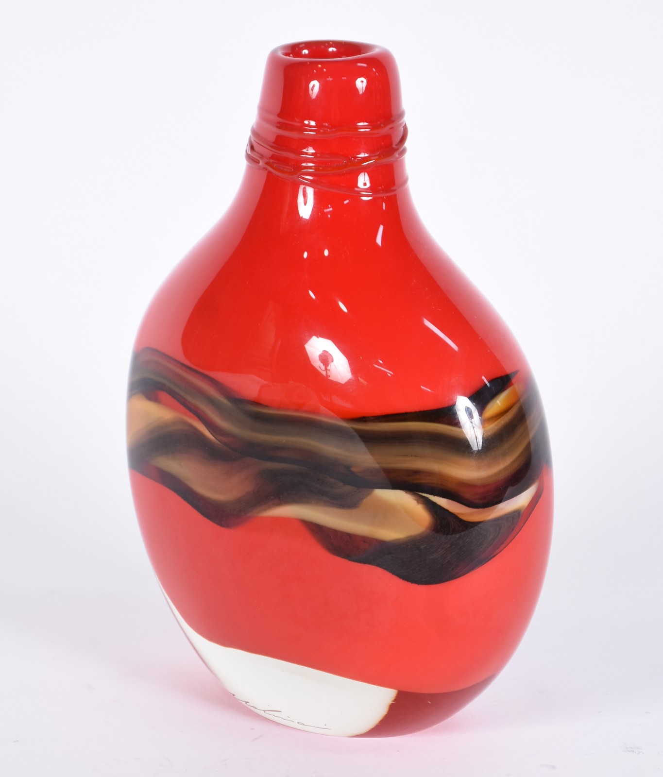 Vaso decorativo de vidro na cor vermelha. Assinado. - foto 2 de 5
