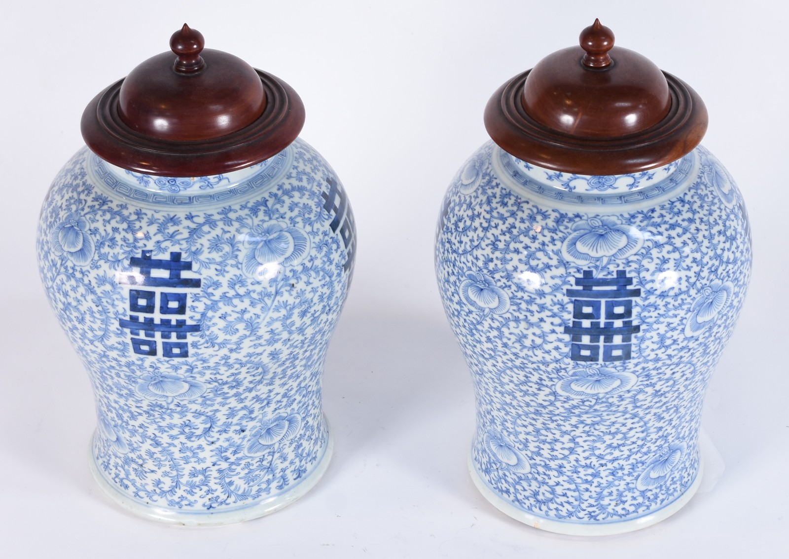 Par de potiches de formato balaústre em porcelana chinesa, decorados... - foto 2 de 4