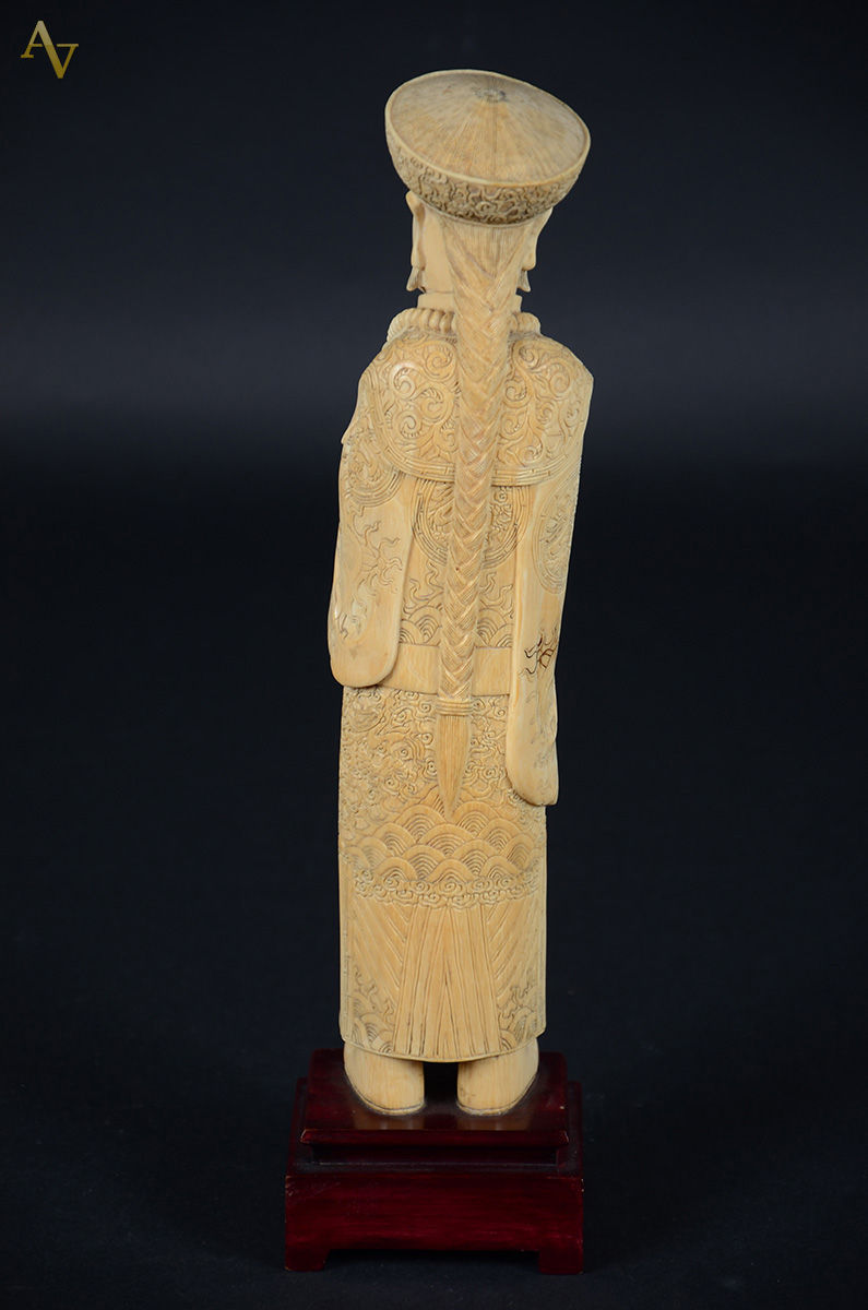 Escultura em marfim representando Imperador Qianlong - Séc. XIX... - foto 2 de 2
