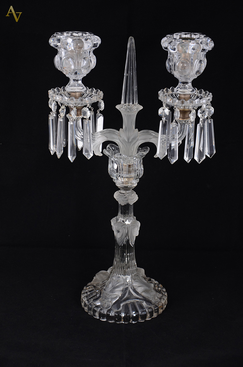 Candelabro em cristal para 2 velas. Altura: 43 cm