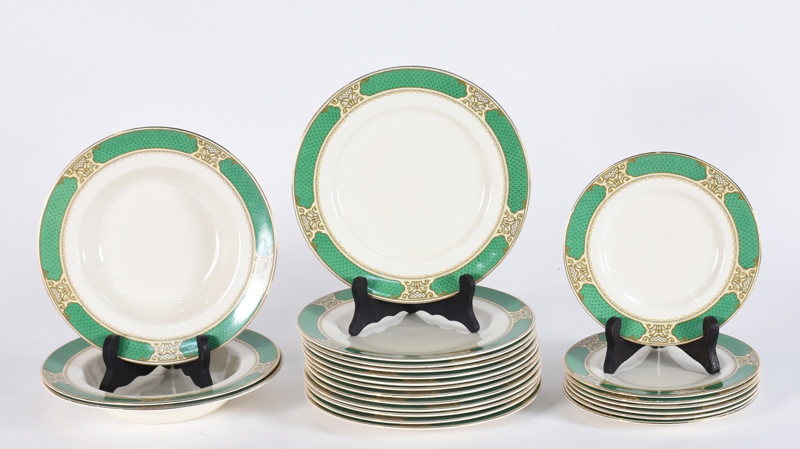 Aparelho de faiança inglesa Royal Crown, borda verde e detalhes... - foto 2 de 6