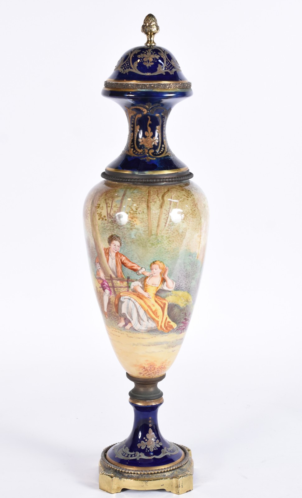 Ânfora de porcelana francesa com paisagem e cena romântica em... - foto 1 de 6
