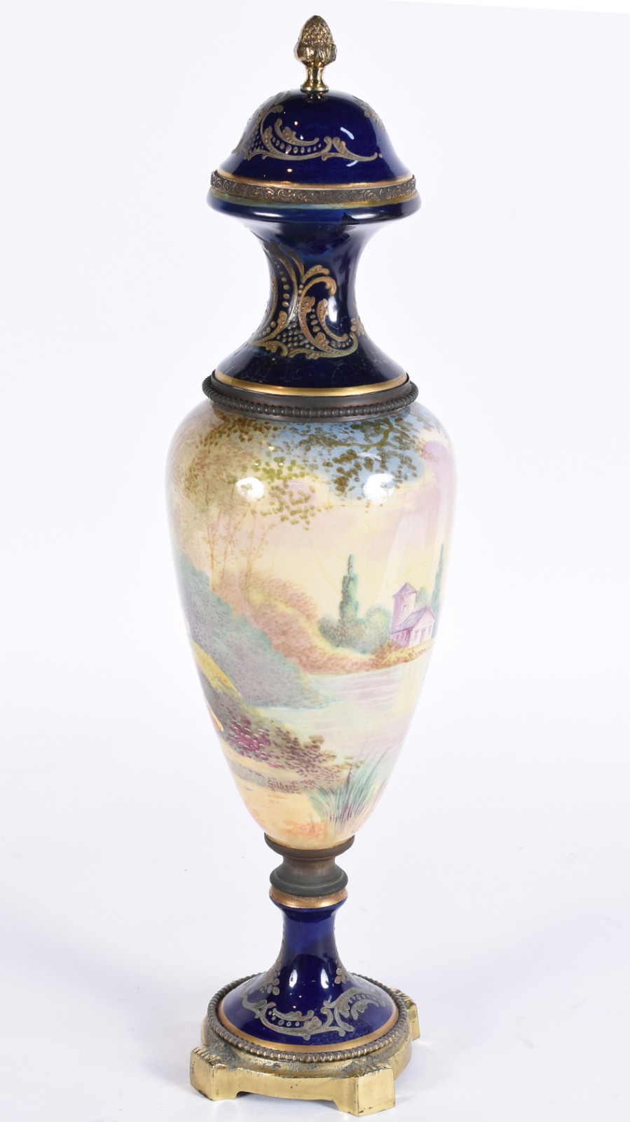Ânfora de porcelana francesa com paisagem e cena romântica em... - foto 2 de 6