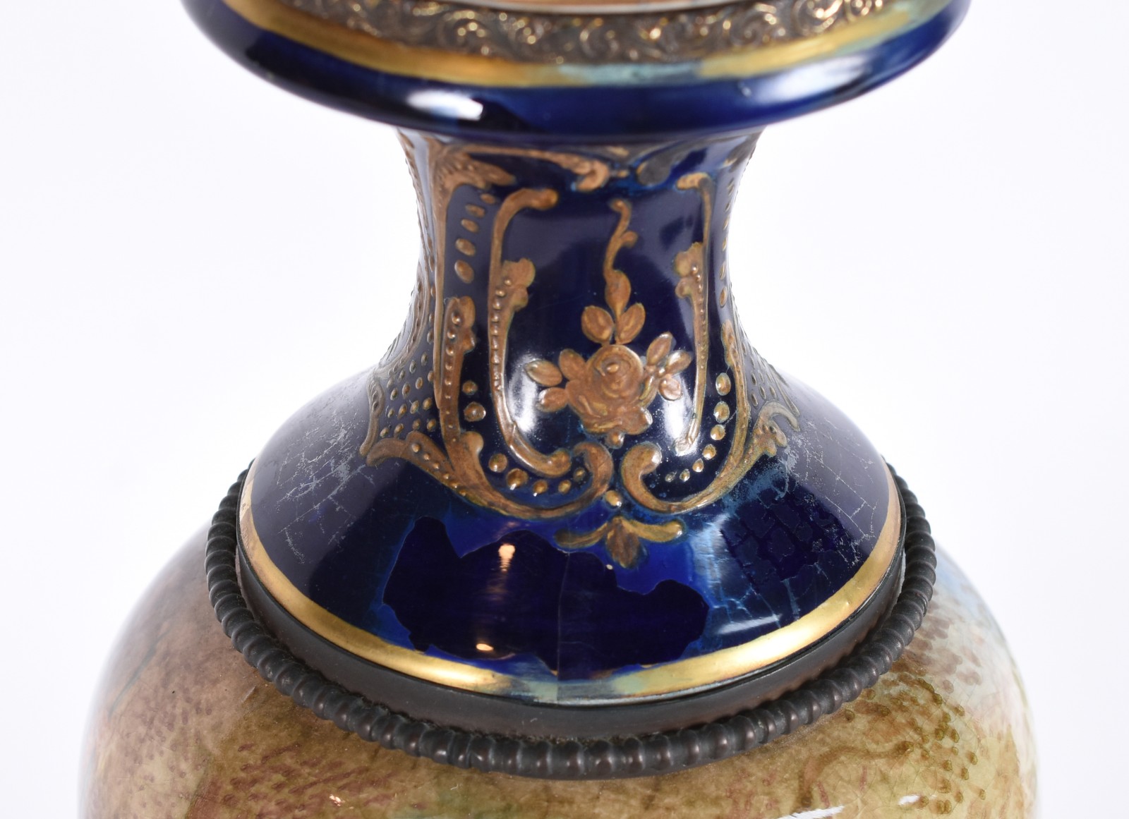Ânfora de porcelana francesa com paisagem e cena romântica em... - foto 4 de 6