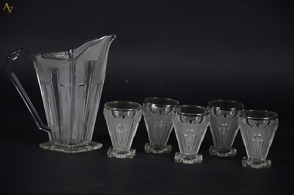 Jarra com 5 copos em cristal ART DECO, bordas com frisos prateados...