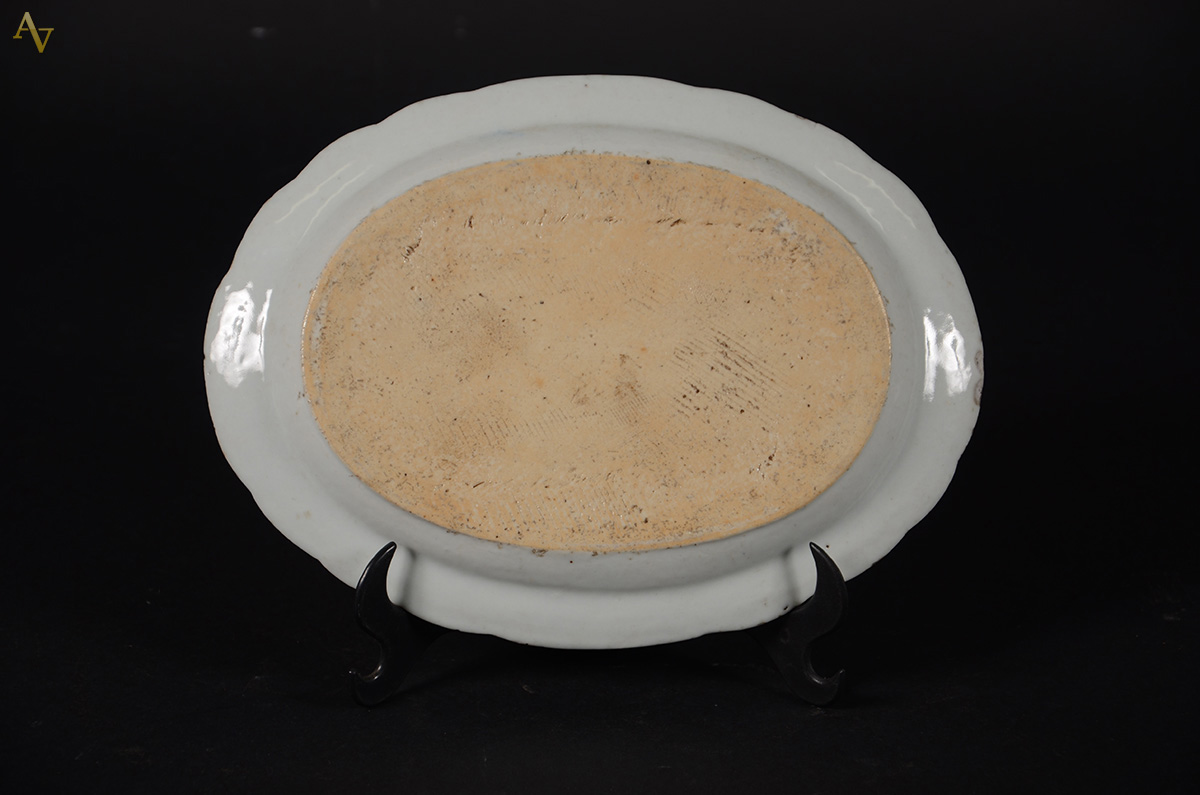 Pequena travessa de porcelana chinesa azul e branca decorada com... - foto 2 de 2