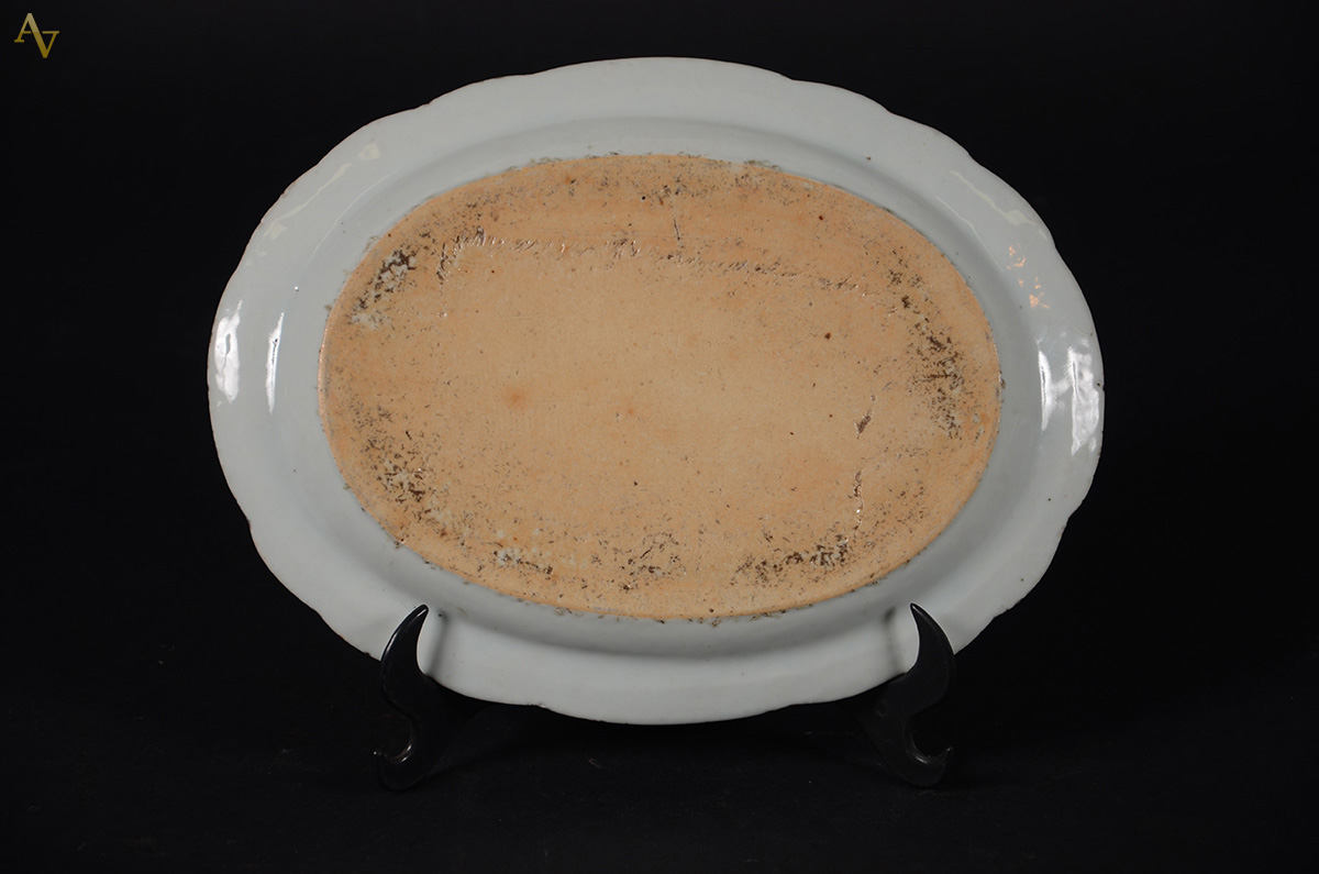 Pequena travessa de porcelana chinesa azul e branca decorada com... - foto 2 de 2